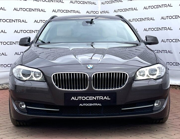 BMW Řada 5 Kombi 3,0 l 180 kw