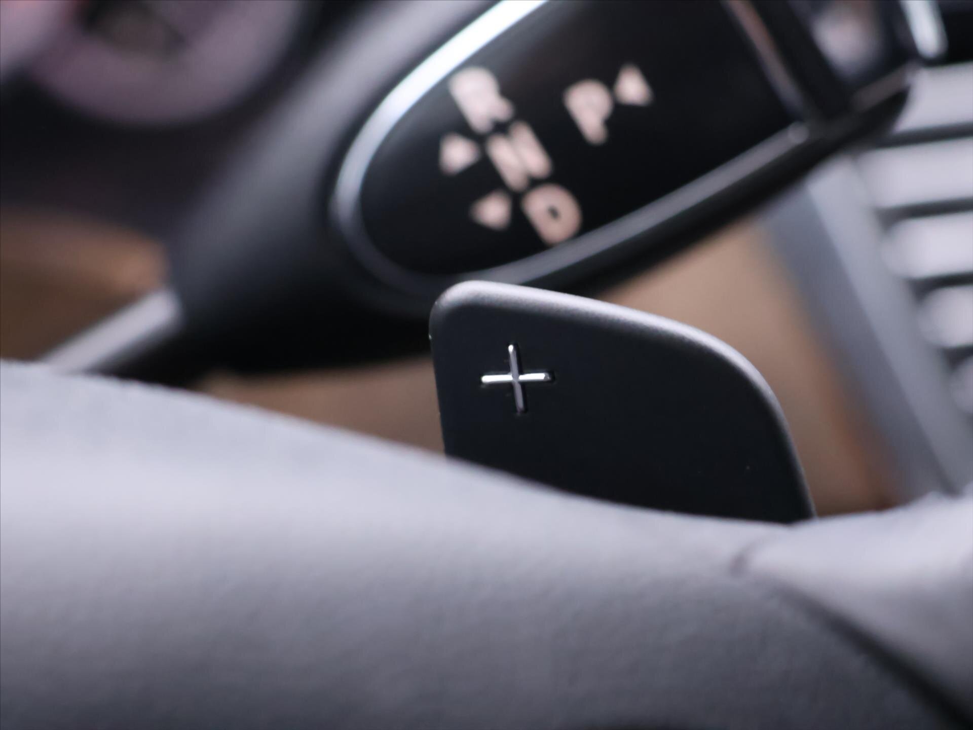 Mercedes-Benz Třídy E Sedan / Limuzína 3,5 l 215 kw