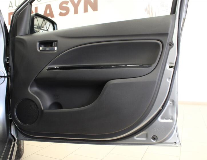 Mitsubishi Space Star 11