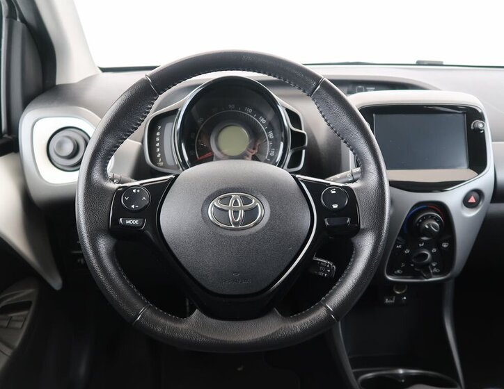 Toyota Aygo Hatchback 998,0 53 kw