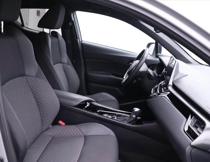 Toyota C-HR 11
