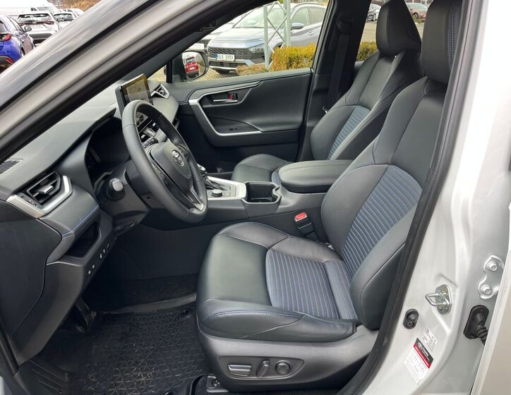 Toyota RAV4 SUV 2,5 l 131 kw