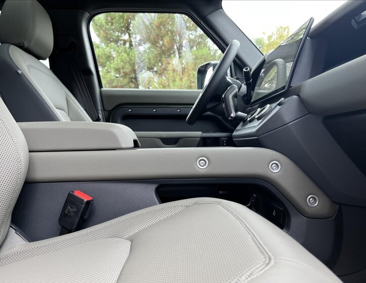 Land Rover Defender SUV / Terénní 3,0 l 183 kw