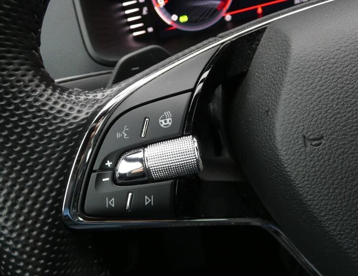 Škoda Karoq SUV 1,5 l 110 kw