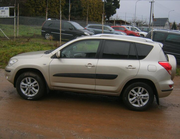 Toyota RAV4 Kombi 2,0 l 112 kw