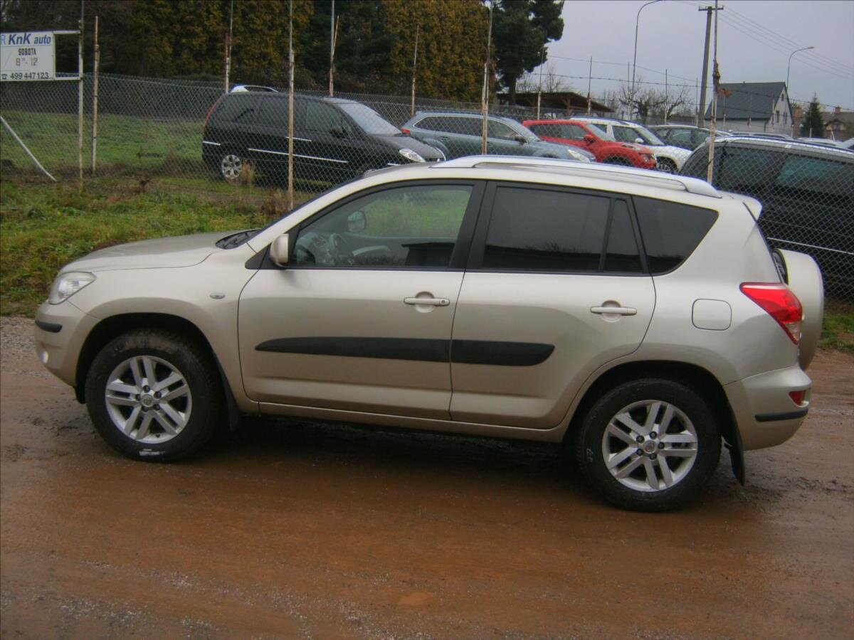 Toyota RAV4 Kombi 2,0 l 112 kw