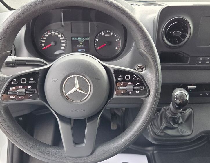 Mercedes-Benz Sprinter 10
