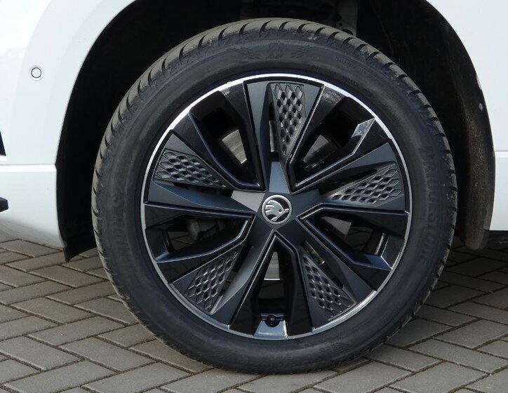 Škoda Karoq SUV / Terénní 1,5 l 110 kw