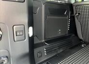 Land Rover Defender 7