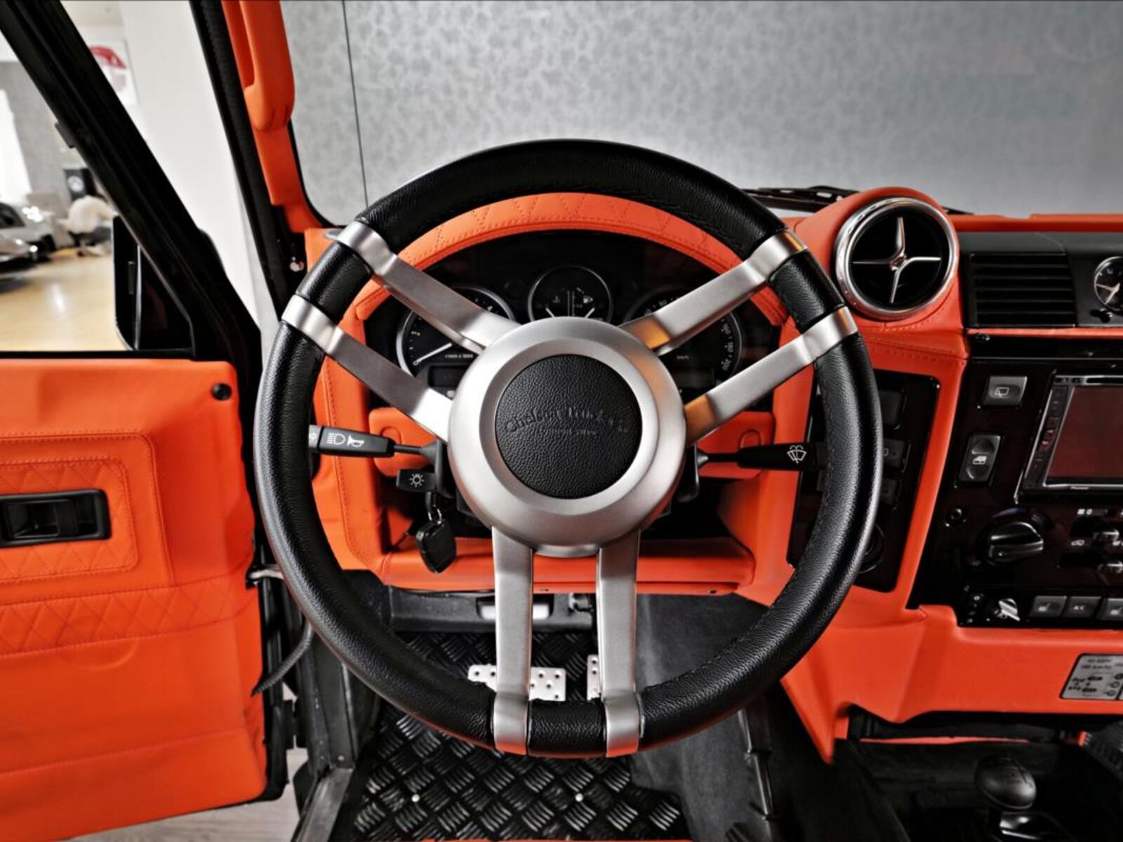 Land Rover Defender 14