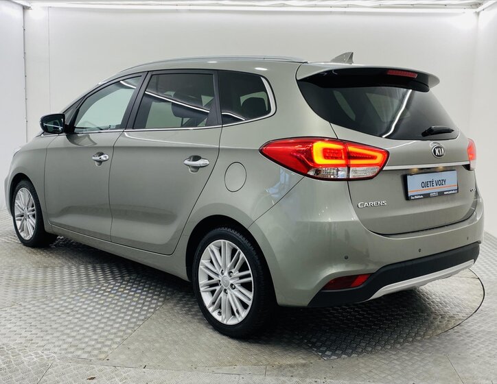 KIA Carens 23