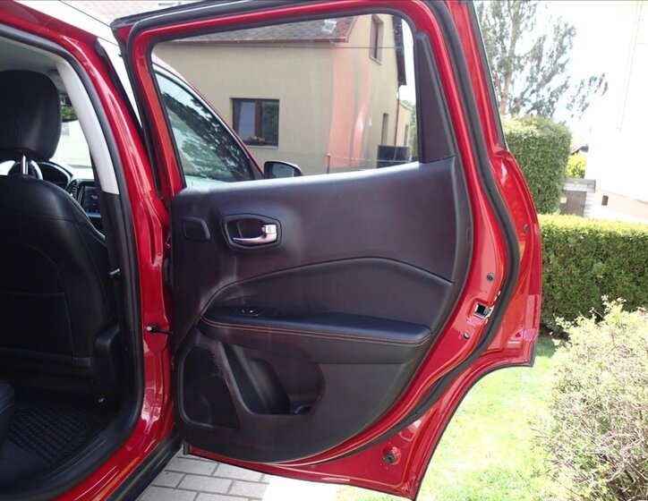 Jeep Compass SUV / Terénní 2,0 l 103 kw