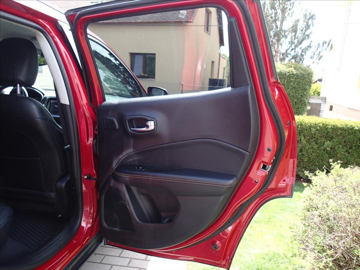 Jeep Compass SUV / Terénní 2,0 l 103 kw