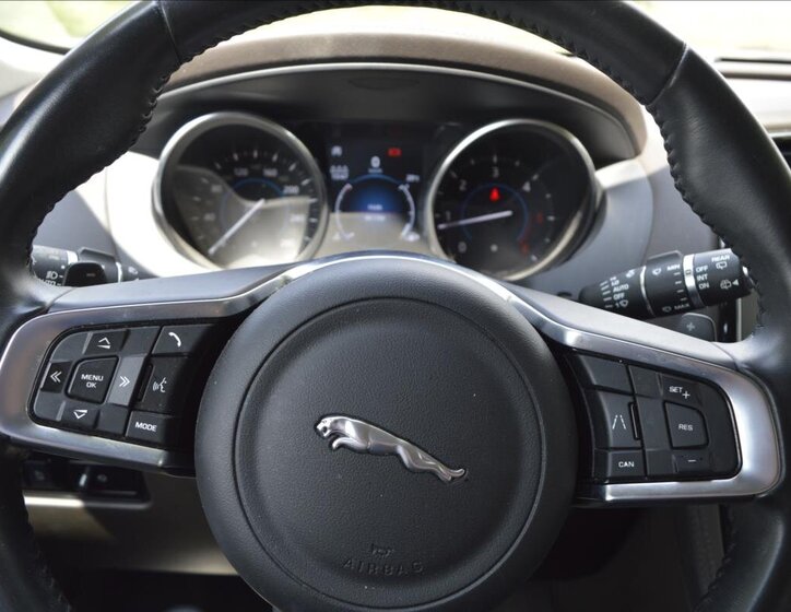 Jaguar F-Pace SUV / Terénní 2,0 l 177 kw