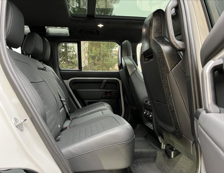 Land Rover Defender SUV / Terénní 4,4 l 467 kw