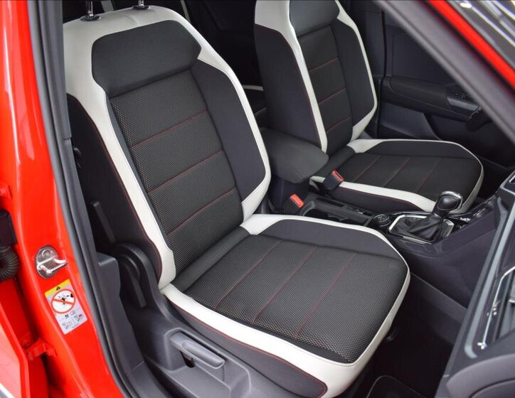 Volkswagen T-Roc SUV / Terénní 2,0 l 140 kw