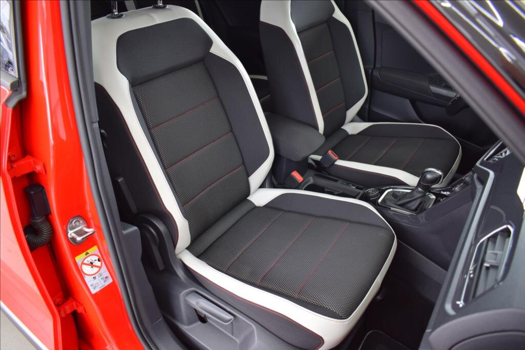 Volkswagen T-Roc SUV / Terénní 2,0 l 140 kw