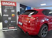 Alfa Romeo Stelvio 5
