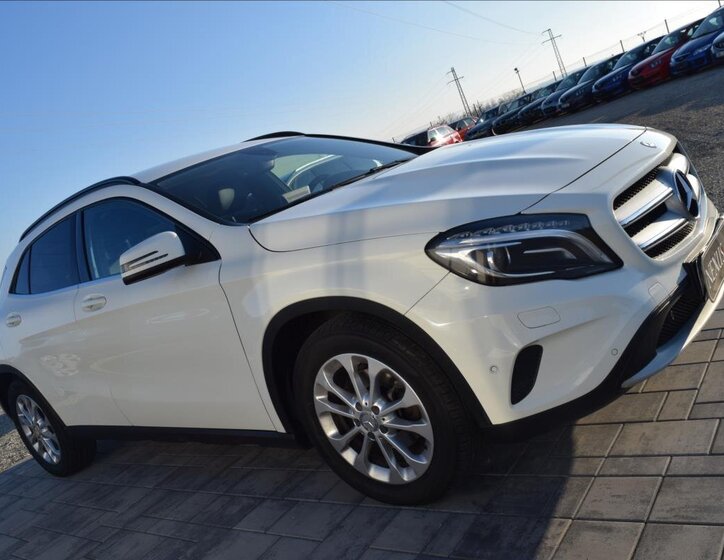 Mercedes-Benz GLA 4