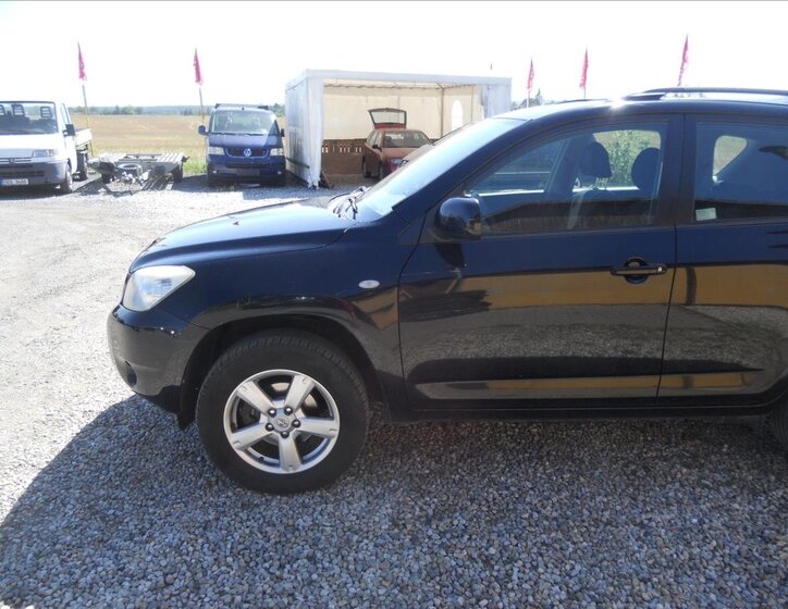 Toyota RAV4 Kombi 2,0 l 112 kw