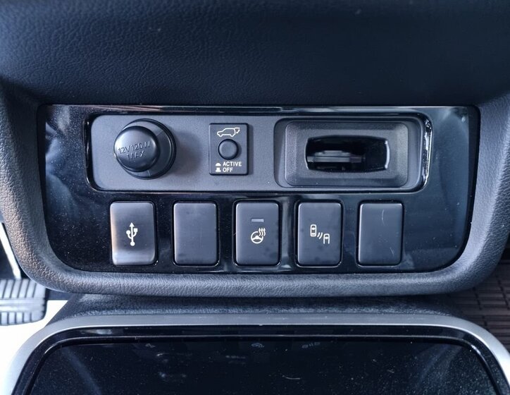 Mitsubishi Outlander SUV / Terénní 2,0 l 110 kw