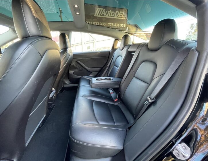 Tesla Model 3 Sedan 0,0 239 kw