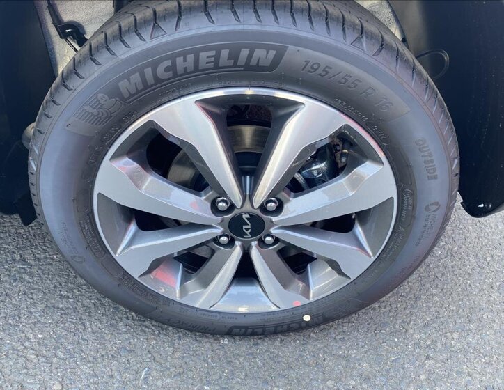 KIA Stonic CUV 1,2 l 57 kw