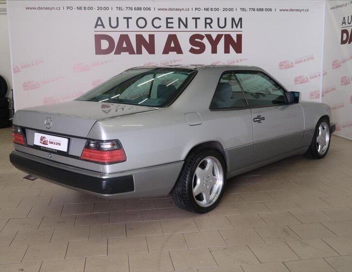 Mercedes-Benz 124 Kupé 3,0 l 162 kw