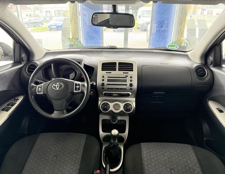 Toyota Urban Cruiser 9