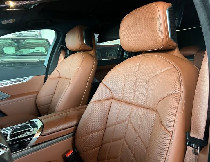 BMW i7 Sedan / Limuzína 0,0 400 kw