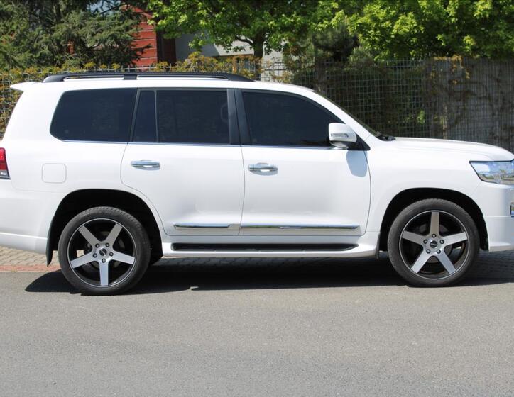 Toyota Land Cruiser 7