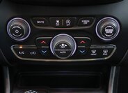 Jeep Cherokee SUV / Terénní 3,2 l 200 kw