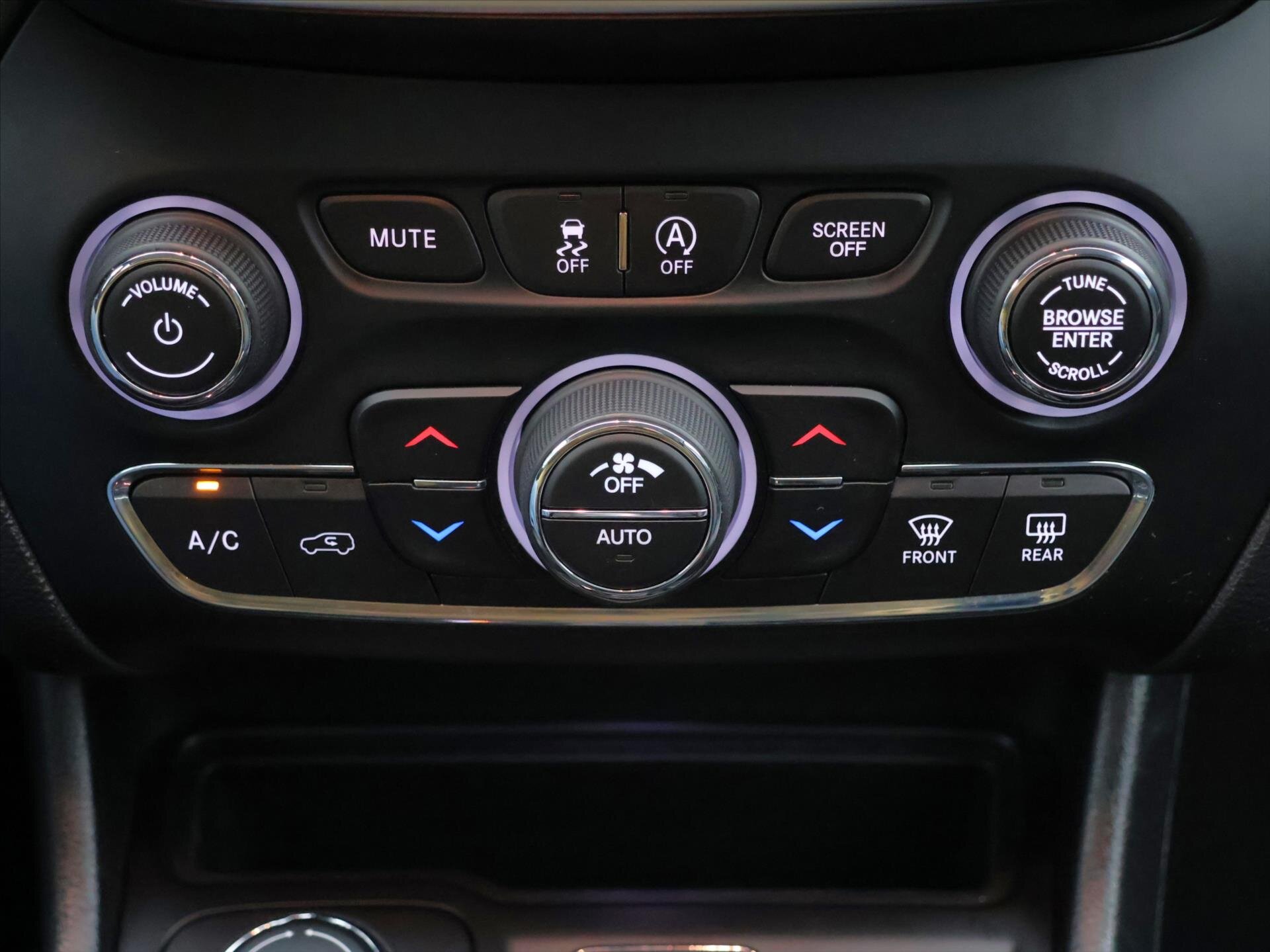 Jeep Cherokee SUV / Terénní 3,2 l 200 kw