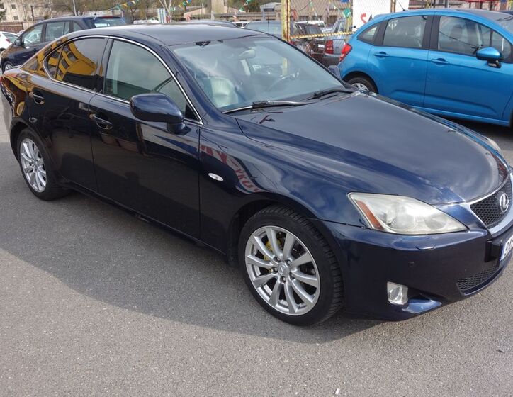 Lexus IS 220 4