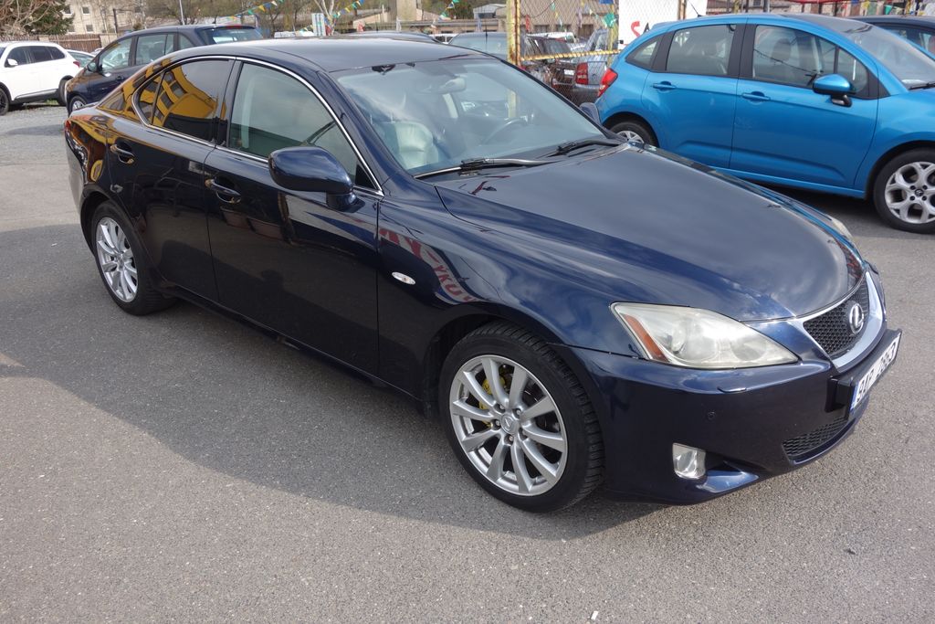 Lexus IS 220