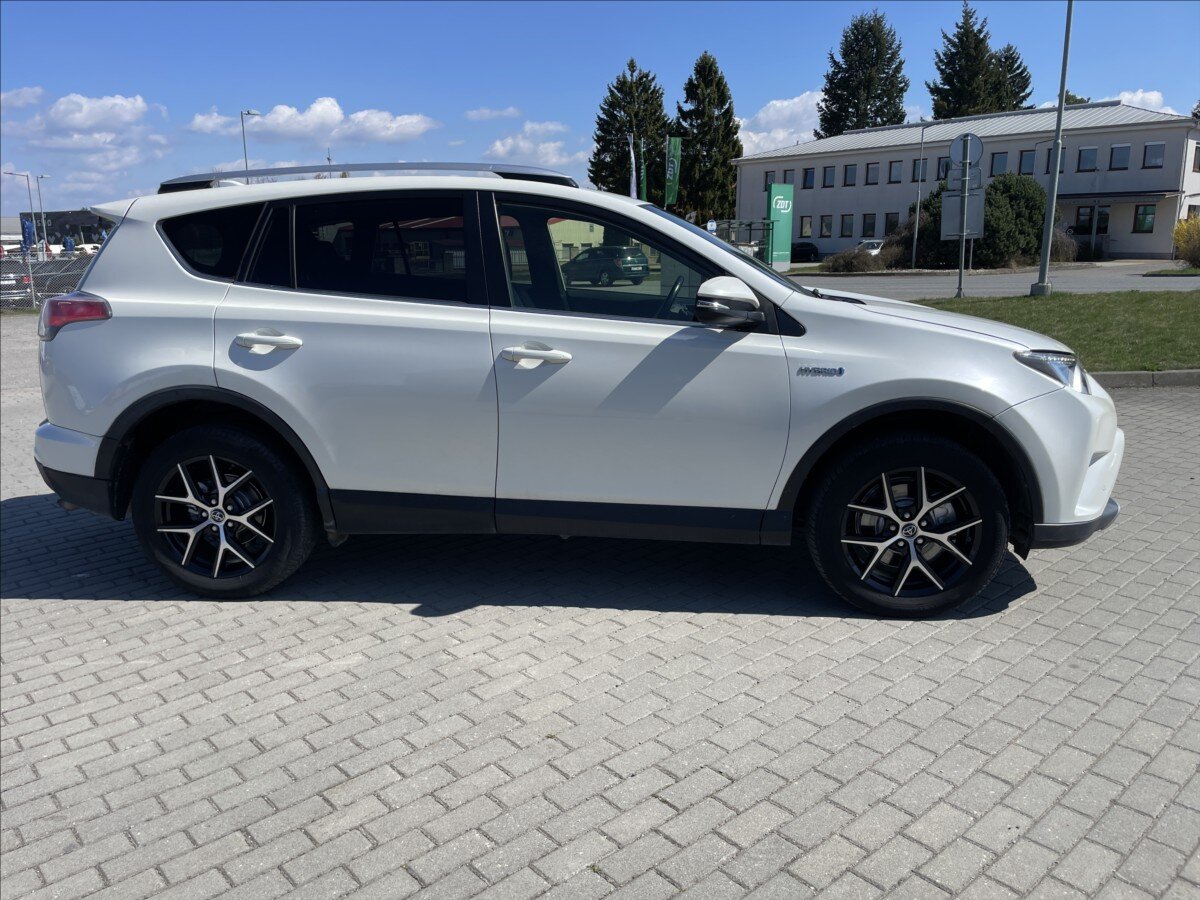 Toyota RAV4 SUV / Terénní 2,5 l 145 kw