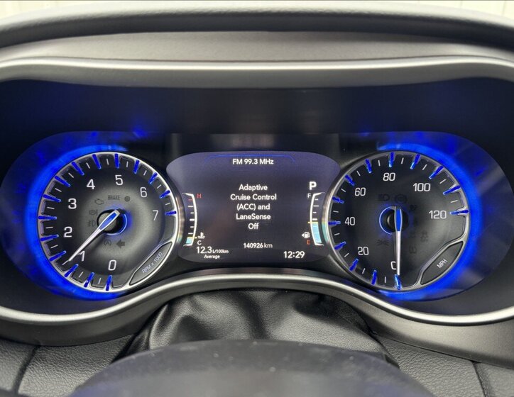 Chrysler Pacifica 32