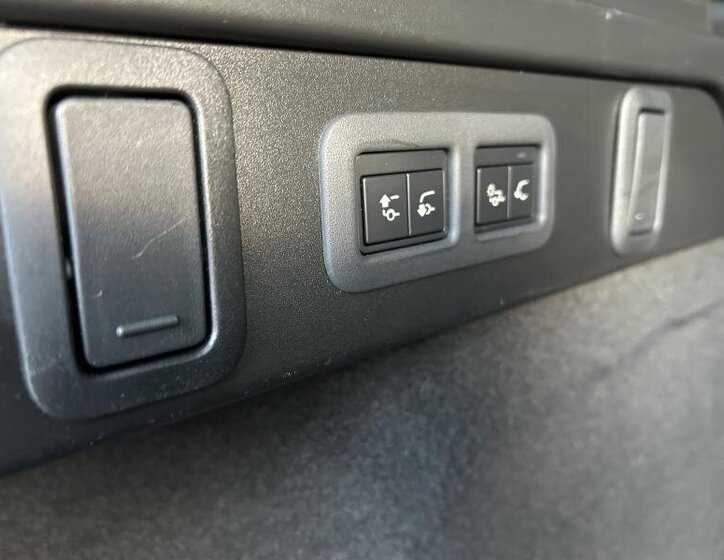 Land Rover Range Rover Velar SUV 3,0 l 221 kw