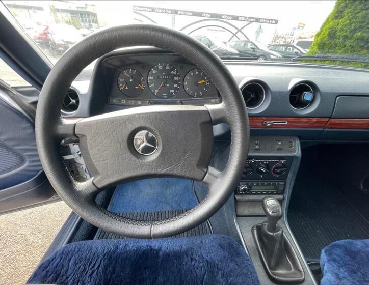 Mercedes-Benz 123 12