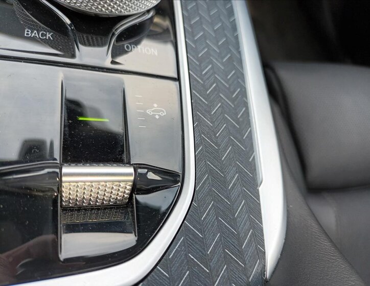 BMW X7 SUV / Terénní 4,4 l 390 kw