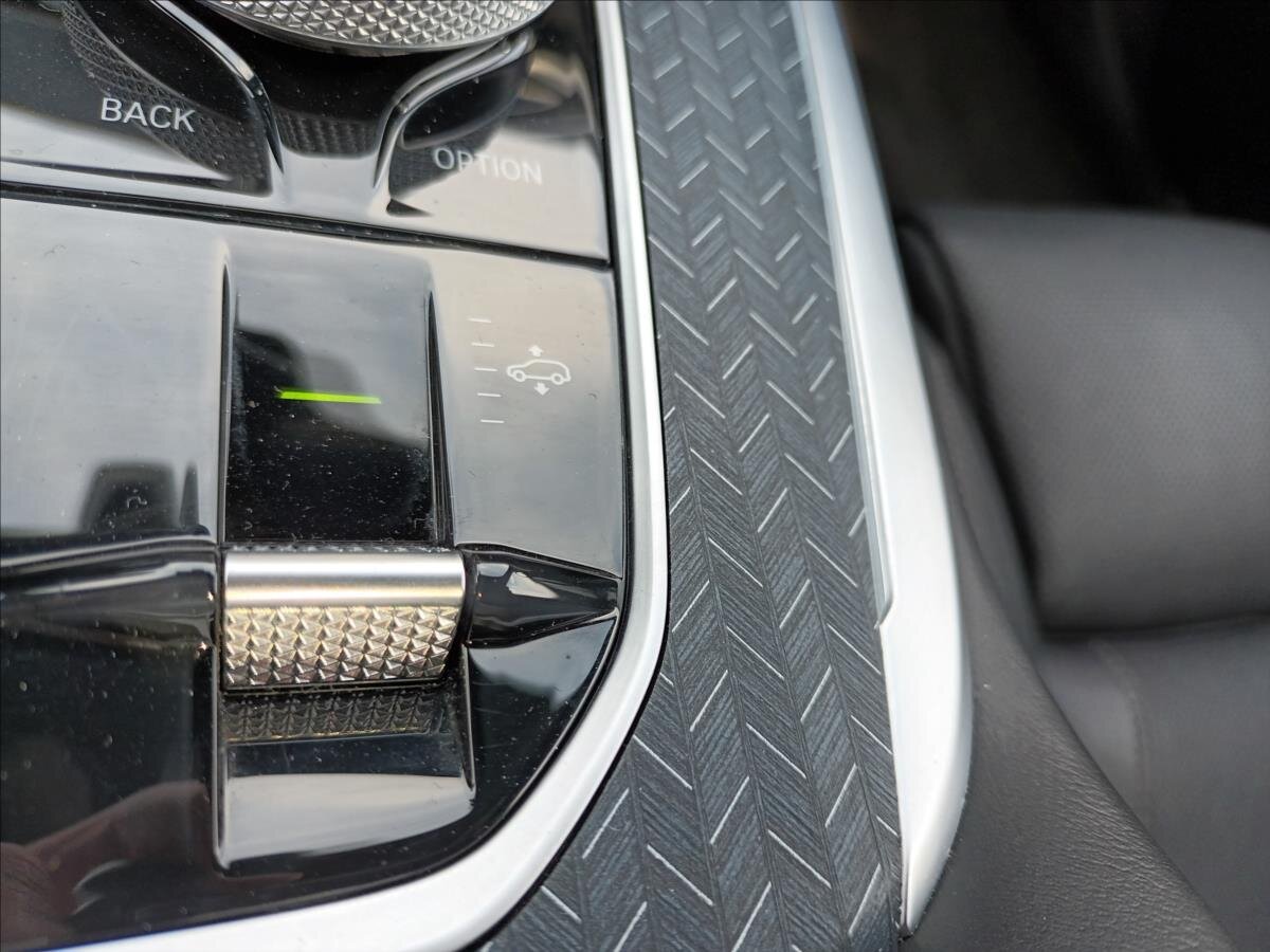 BMW X7 SUV / Terénní 4,4 l 390 kw