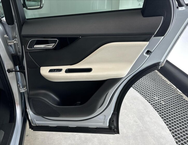 Jaguar F-Pace SUV / Terénní 2,0 l 132 kw