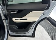 Jaguar F-Pace SUV / Terénní 2,0 l 132 kw