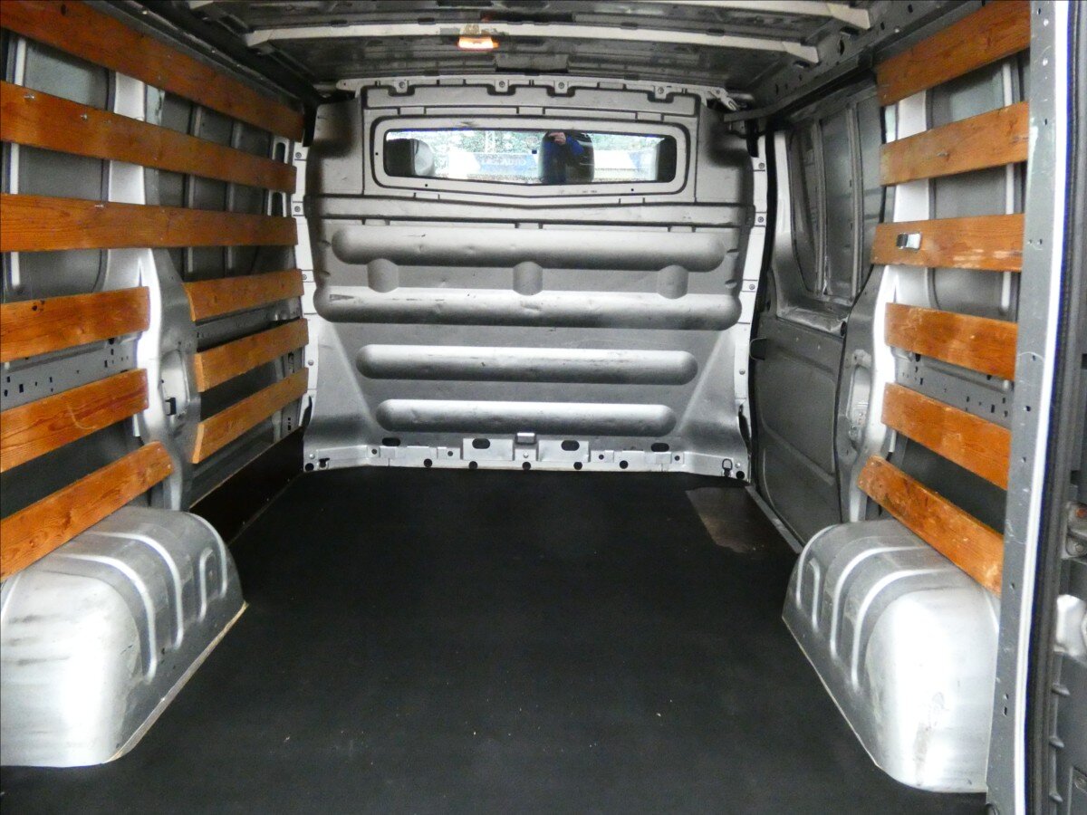 Opel Vivaro Skříň 2,0 l 66 kw