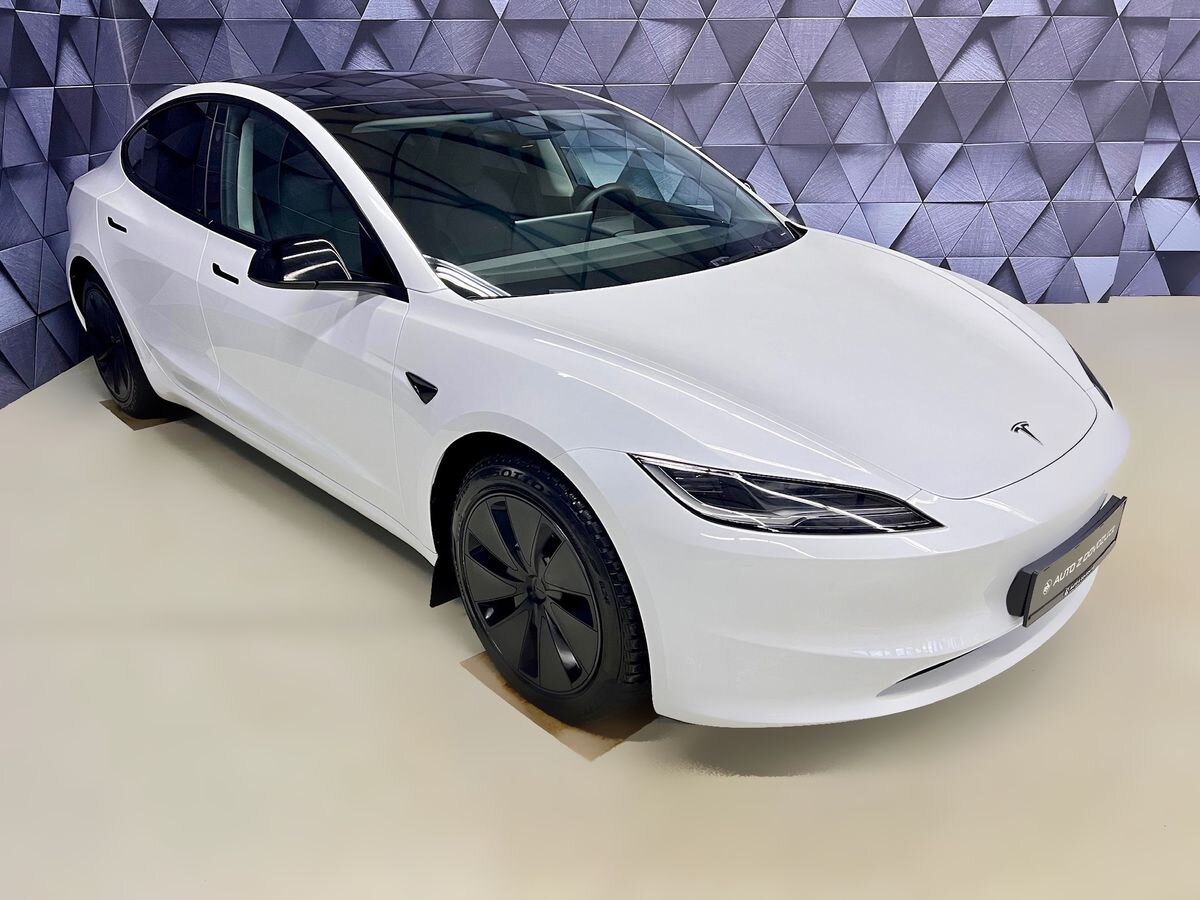 Tesla Model 3 Sedan 0,0 324 kw