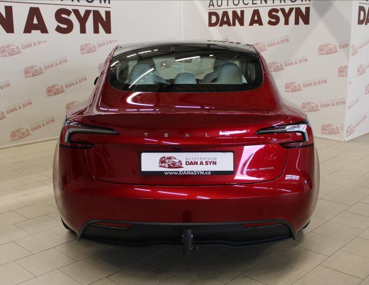 Tesla Model 3 Sedan / Limuzína 0,0 366 kw
