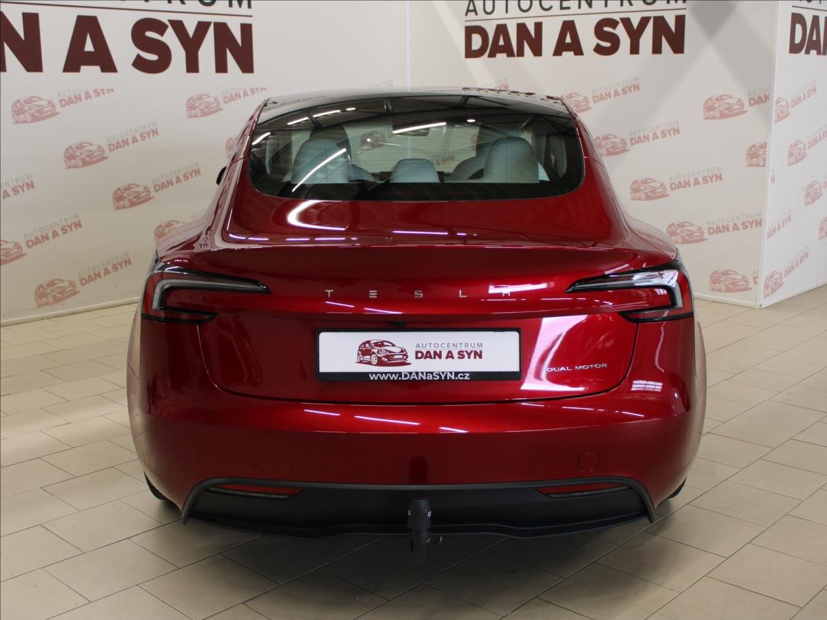 Tesla Model 3 Sedan / Limuzína 0,0 366 kw