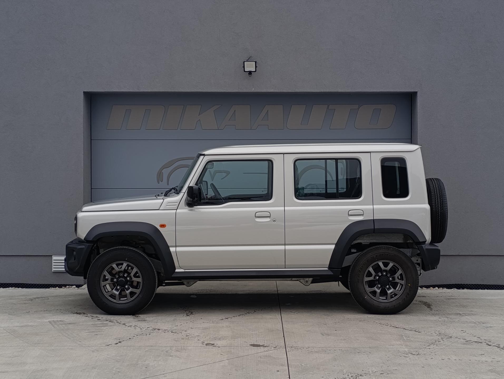 Suzuki Jimny SUV 1,5 l 75 kw