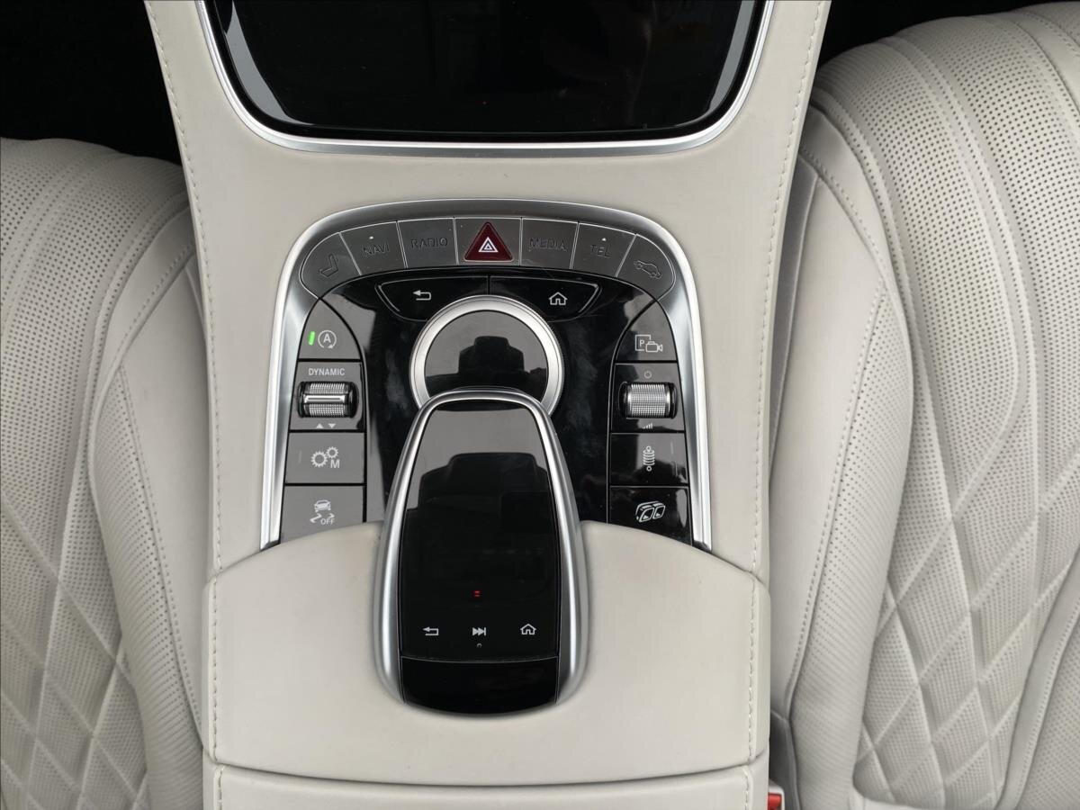 Mercedes-Benz Třídy S Kupé 4,0 l 450 kw