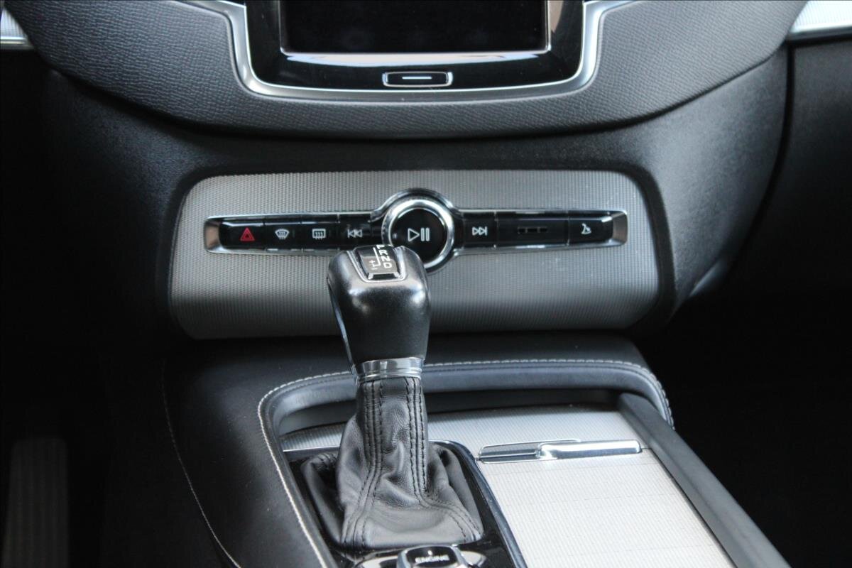 Volvo XC90 SUV / Terénní 2,0 l 165 kw